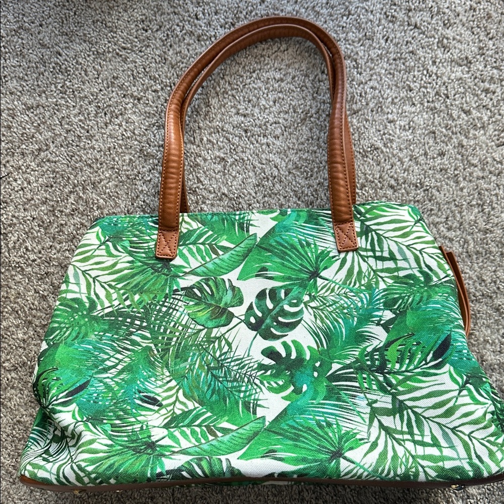Canvas & faux leather EUC tote with tropical design and 3 large compartments